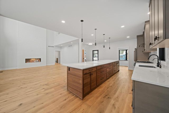 19 Cedar Point DRIVE, Williams Bay, WI 53191