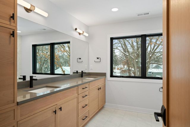 19 Cedar Point DRIVE, Williams Bay, WI 53191