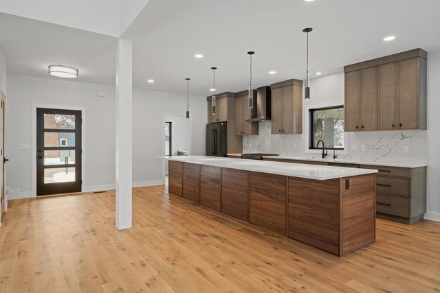 19 Cedar Point DRIVE, Williams Bay, WI 53191