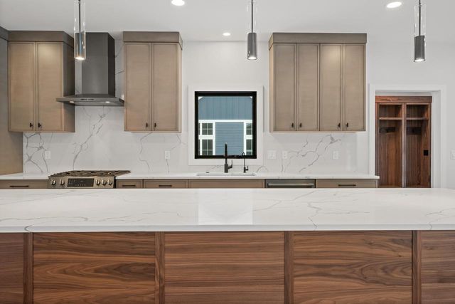 19 Cedar Point DRIVE, Williams Bay, WI 53191