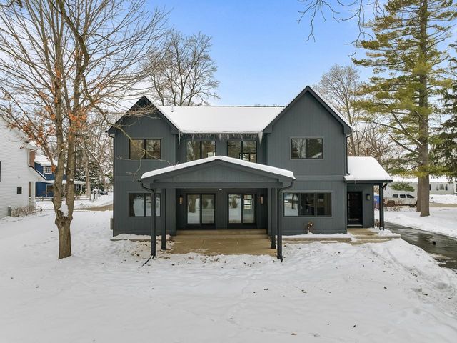 19 Cedar Point DRIVE, Williams Bay, WI 53191