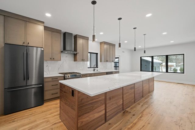 19 Cedar Point DRIVE, Williams Bay, WI 53191