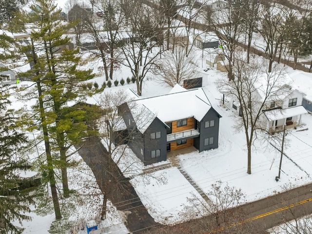 19 Cedar Point DRIVE, Williams Bay, WI 53191