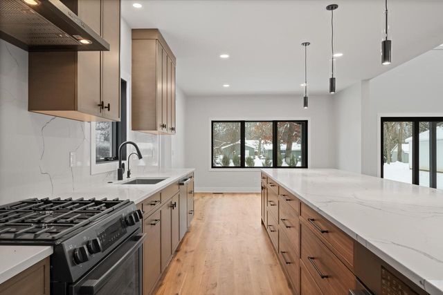 19 Cedar Point DRIVE, Williams Bay, WI 53191