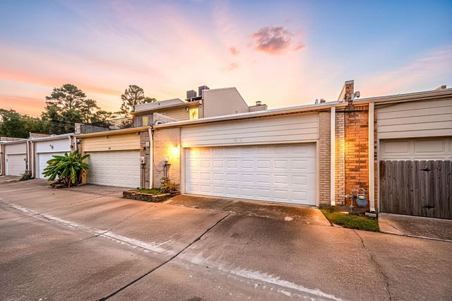 1746 S Gessner Road, Houston, TX 77063