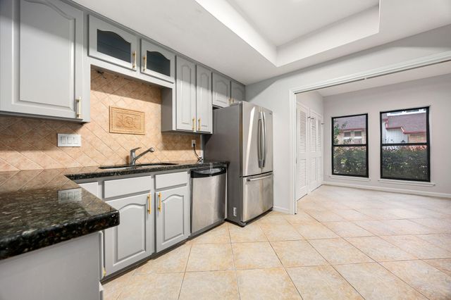 1746 S Gessner Road, Houston, TX 77063