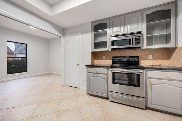 1746 S Gessner Road, Houston, TX 77063