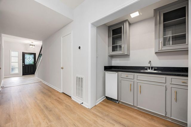 1746 S Gessner Road, Houston, TX 77063