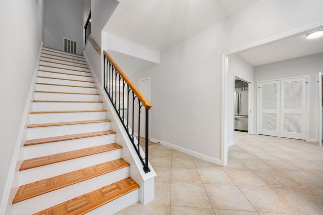 1746 S Gessner Road, Houston, TX 77063