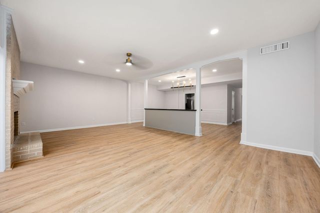 1746 S Gessner Road, Houston, TX 77063