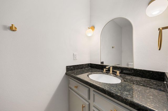 1746 S Gessner Road, Houston, TX 77063