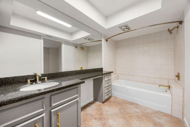 1746 S Gessner Road, Houston, TX 77063