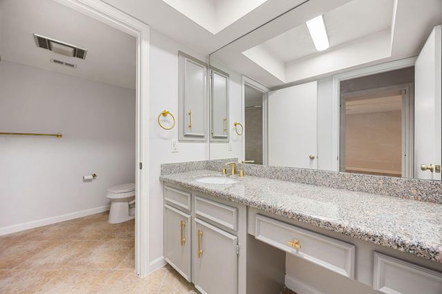 1746 S Gessner Road, Houston, TX 77063