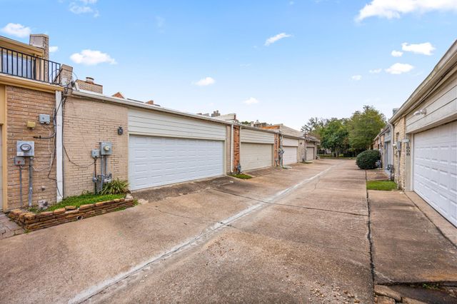 1746 S Gessner Road, Houston, TX 77063