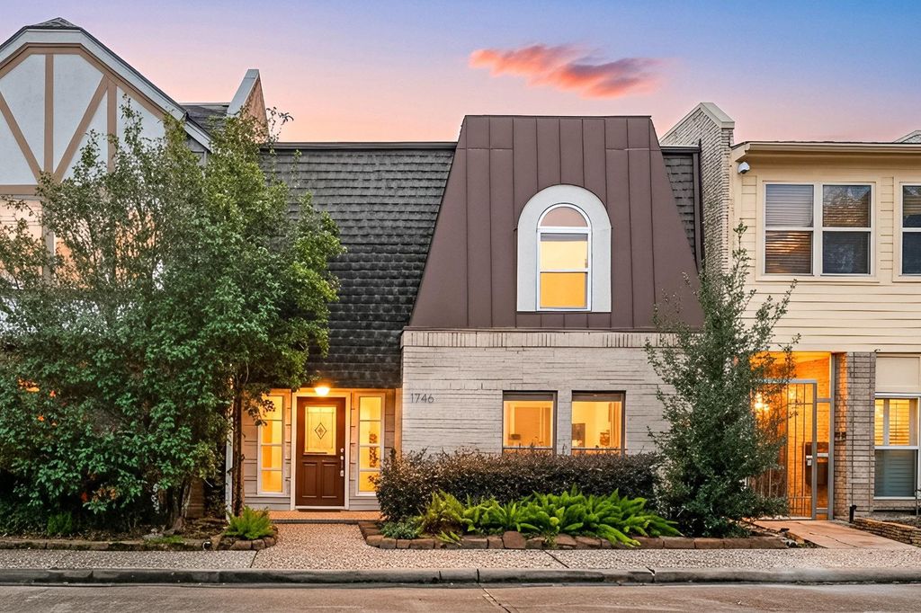 1746 S Gessner Road, Houston, TX 77063