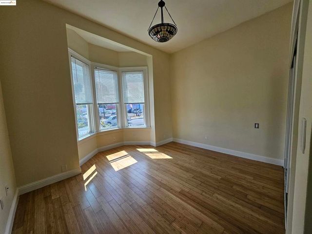 2825 Market St, Oakland, CA 94608