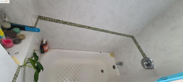 2825 Market St, Oakland, CA 94608