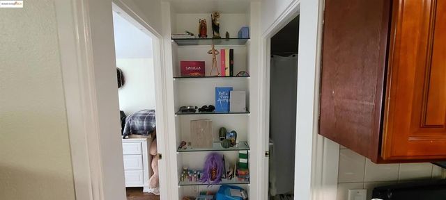 2825 Market St, Oakland, CA 94608