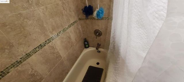 2825 Market St, Oakland, CA 94608