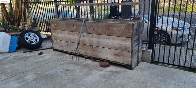 2825 Market St, Oakland, CA 94608