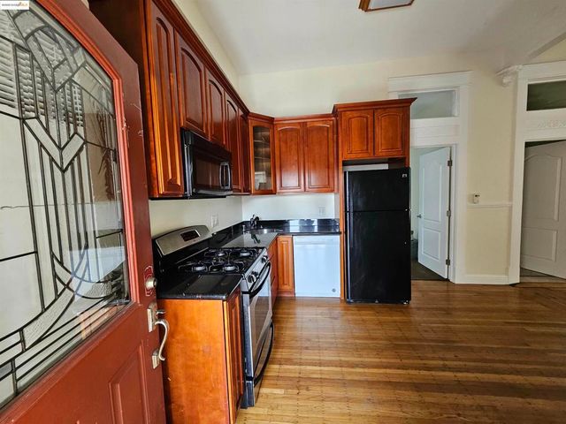 2825 Market St, Oakland, CA 94608