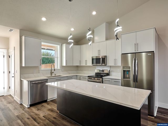 1040 2nd St, Gervais, OR 97026