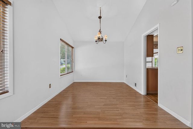 323 AVONDALE DR, Sterling, VA 20164