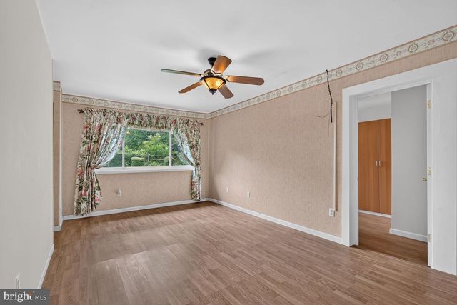 323 AVONDALE DR, Sterling, VA 20164
