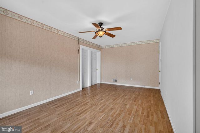 323 AVONDALE DR, Sterling, VA 20164