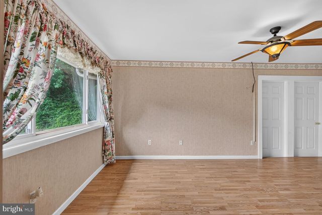 323 AVONDALE DR, Sterling, VA 20164
