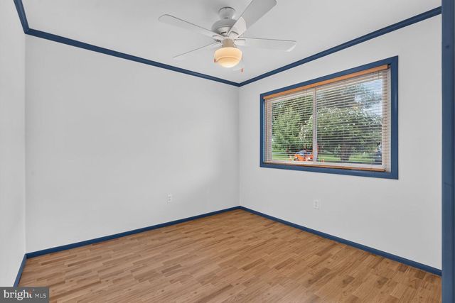 323 AVONDALE DR, Sterling, VA 20164