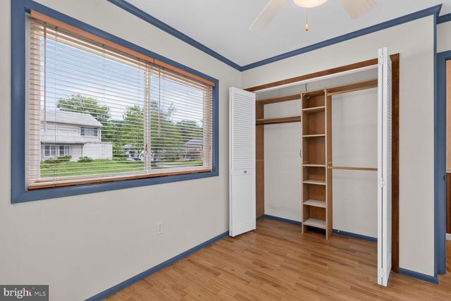 323 AVONDALE DR, Sterling, VA 20164