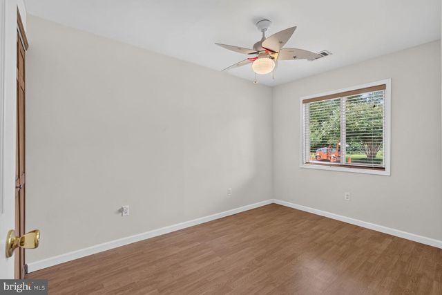 323 AVONDALE DR, Sterling, VA 20164