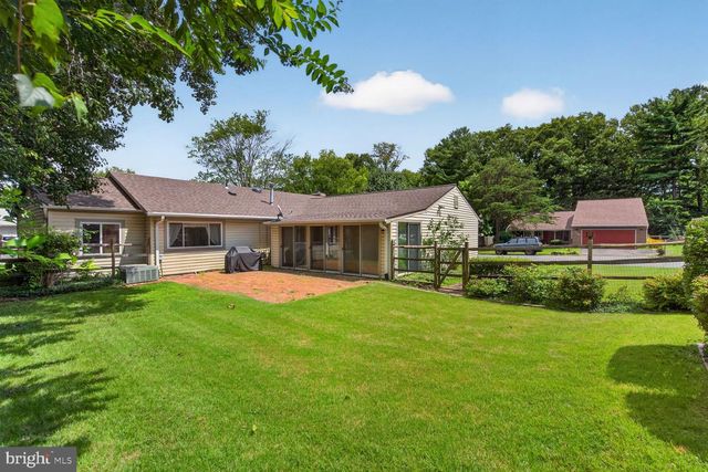 323 AVONDALE DR, Sterling, VA 20164