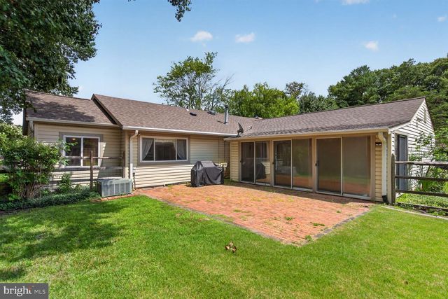 323 AVONDALE DR, Sterling, VA 20164