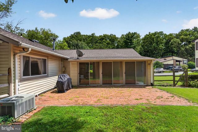 323 AVONDALE DR, Sterling, VA 20164