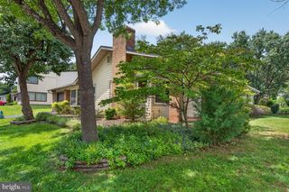 323 AVONDALE DR, Sterling, VA 20164
