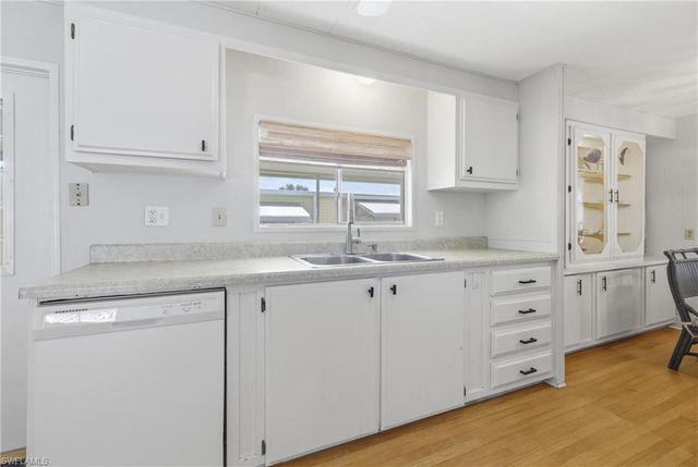 726 Knotty Pine CIR, North Fort Myers, FL 33917