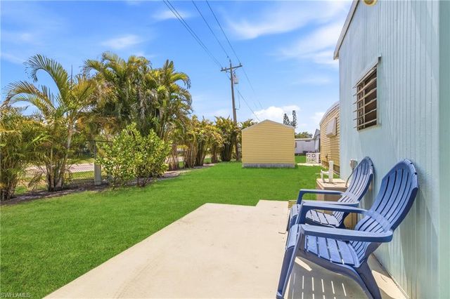 726 Knotty Pine CIR, North Fort Myers, FL 33917