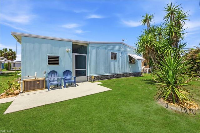 726 Knotty Pine CIR, North Fort Myers, FL 33917