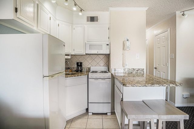 6102 Seawall Boulevard 234, Galveston, TX 77551