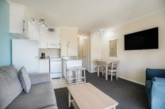 6102 Seawall Boulevard 234, Galveston, TX 77551