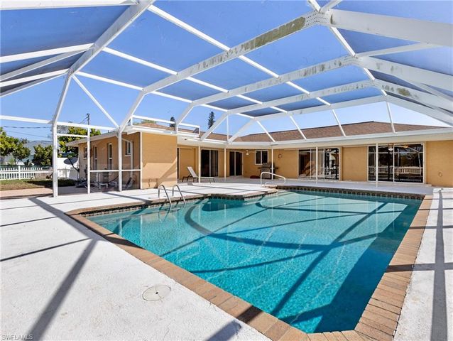 7018 Overlook DR, Fort Myers, FL 33919