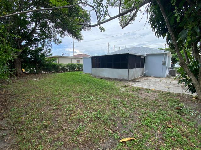756 W 1ST Street, Riviera Beach, FL 33404