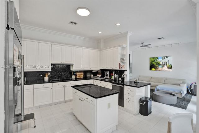 3690 NE 199th St 3690, Aventura, FL 33180