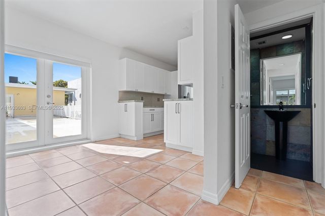 1925 Calais Drive 6, Miami Beach, FL 33141