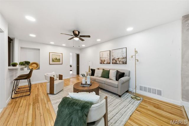 1323 Woodpath Drive, Florissant, MO 63031