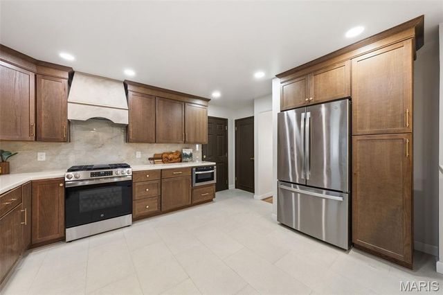 1323 Woodpath Drive, Florissant, MO 63031