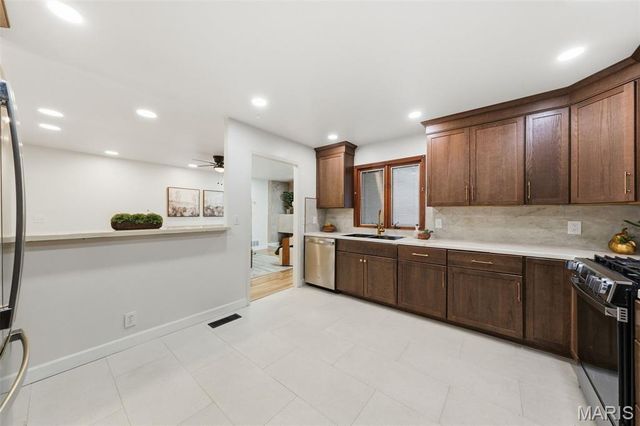 1323 Woodpath Drive, Florissant, MO 63031