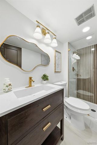 1323 Woodpath Drive, Florissant, MO 63031